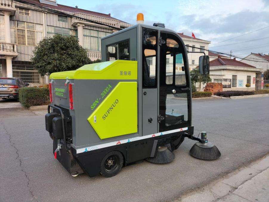 嘉兴龙建清扫车_0